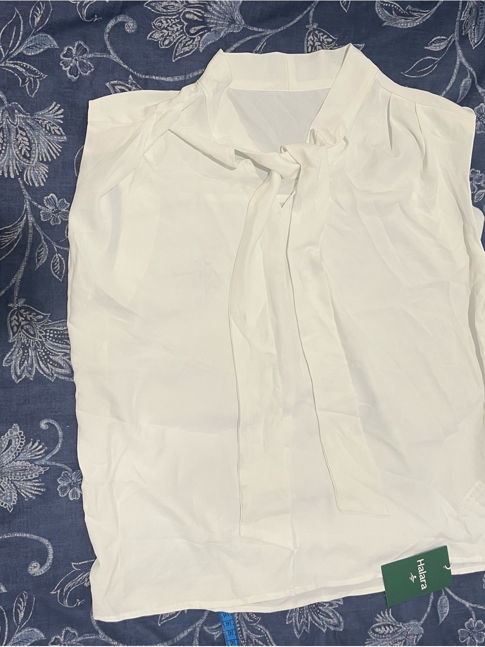 HALARA White Tie-Neck Sleeveless Blouse size S